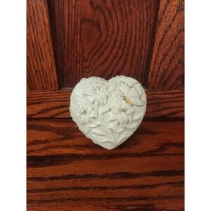 Lenox Heart-Shaped w/Butterfly Porcelain Gold Trim‎ Trinket Box